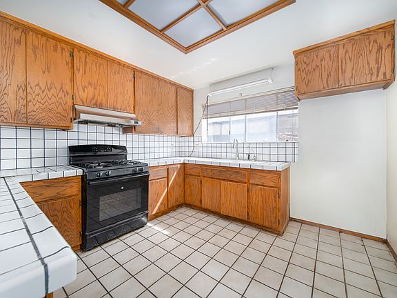 5th image of 320 Kalana Ave