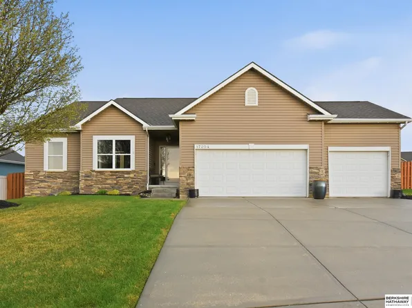 17204 Samantha Rd, Gretna, NE 68028