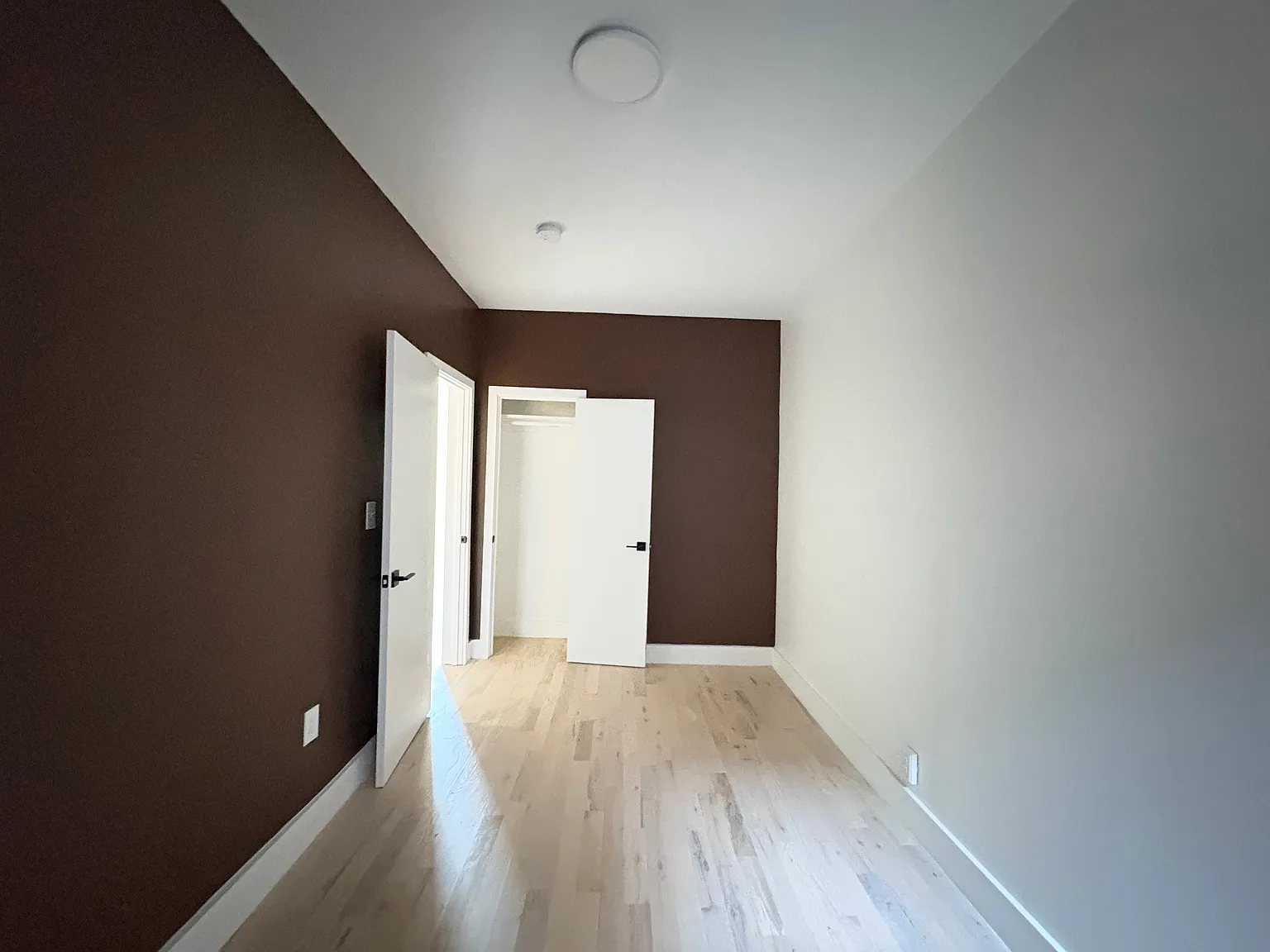 2 bed, 800 sqft, $1,900 — Photo 2