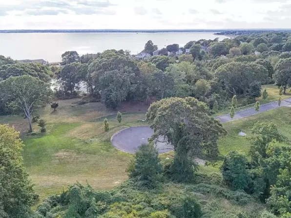 6 Bluemead Farm Ln, Barrington, RI 02806
