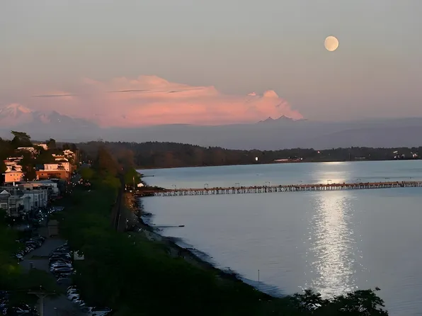 14501 Marine Dr, White Rock, BC V4B 1B4