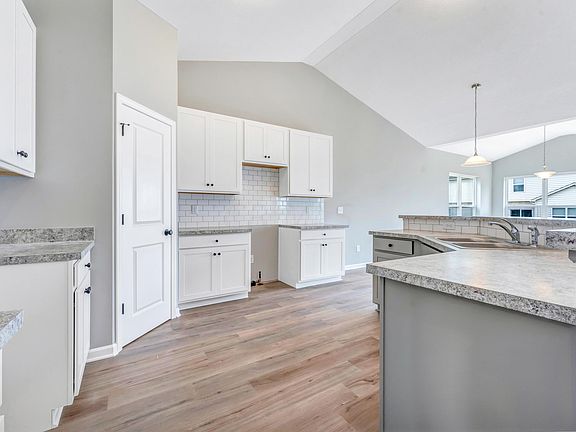 5th image of 2330 Mint Hill Dr