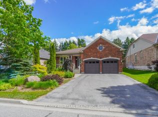 32 Oakside Dr, Uxbridge, ON L9P 2A4