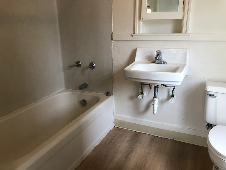 425 NE Kamiaken St #4 — Photo 6