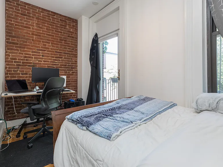 1662 Washington St #4 — Photo 7