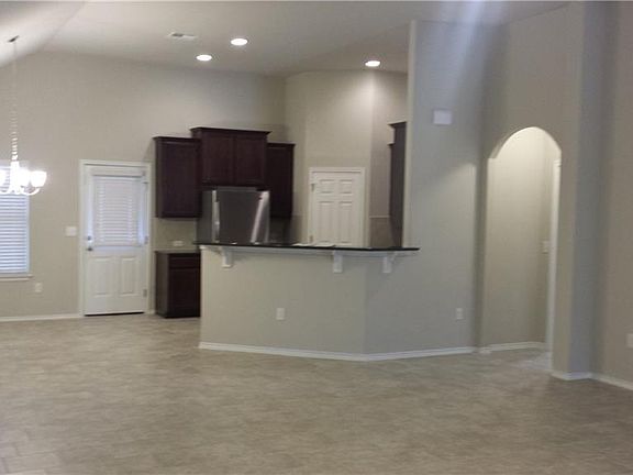 3rd image of 918 Valley View Dr