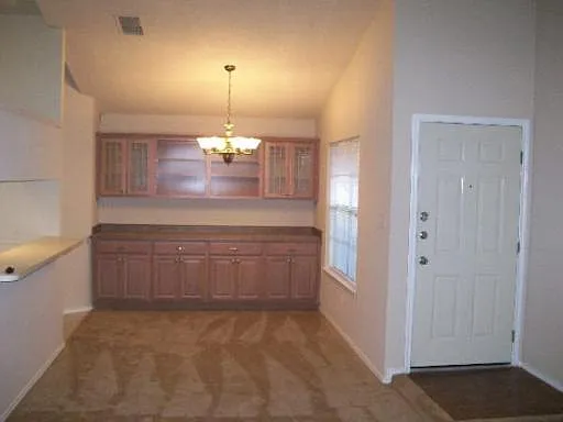 3 bed, 2.0 bath, 1324 sqft, $1,650 — Photo 3