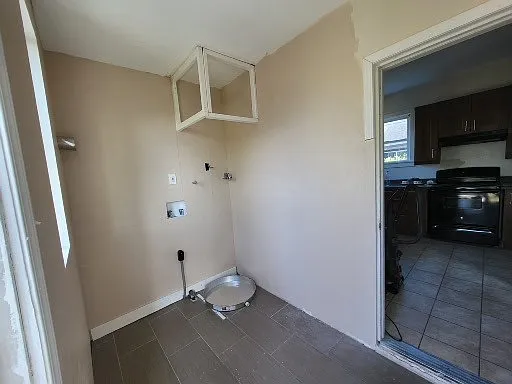 Can see into kitchen, stove in now a gas range.