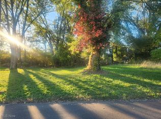 Dover Ave NE, Canton, OH 44714