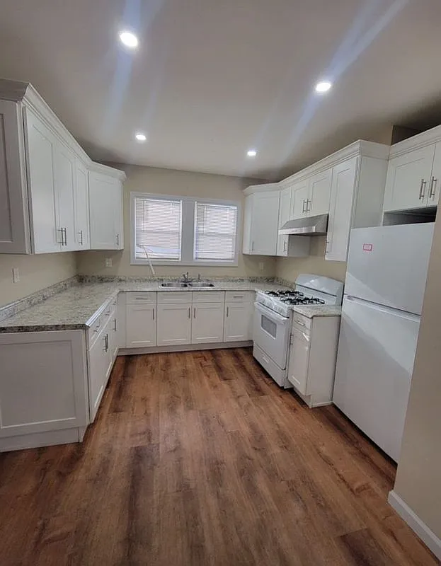 2 bed, 1.0 bath, 924 sqft, $3,000 — Photo 1