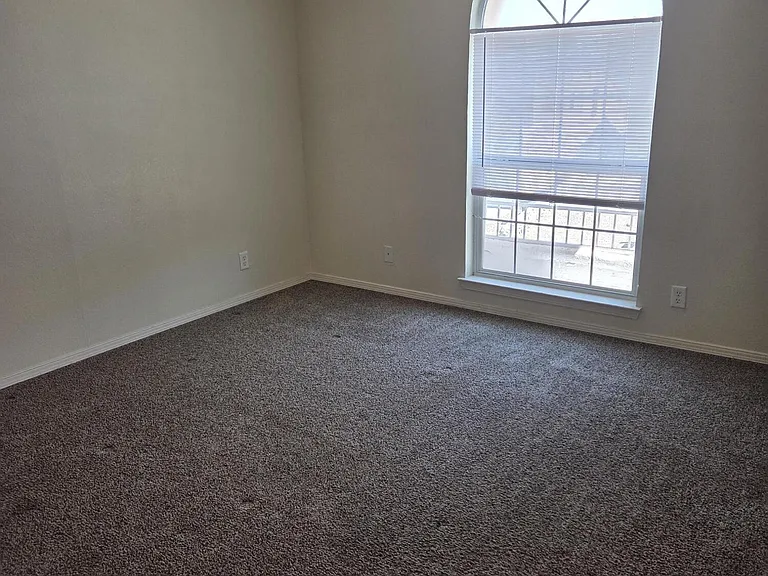3717 NE Hubble Dr — Photo 34
