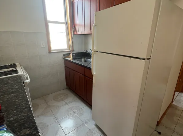 994 Remsen Avenue image 10 of 14