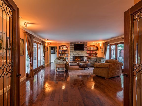 3rd image of 1607 Golf Club Dr