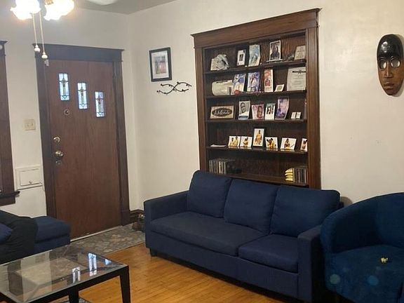 3rd image of 8531 Drury Ln