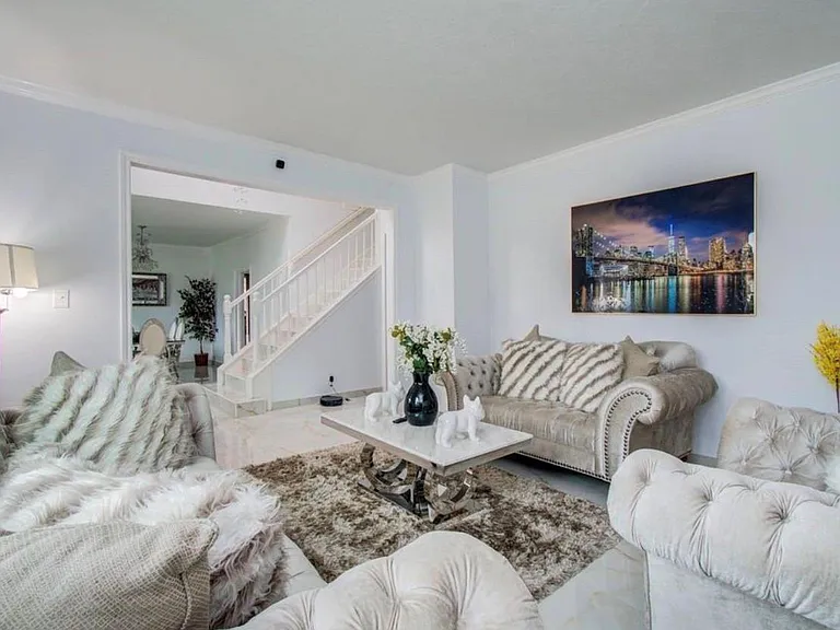 7826 Granite Ridge Ln — Photo 3