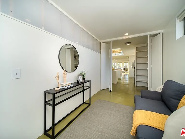 46 Rose Ave — Photo 32