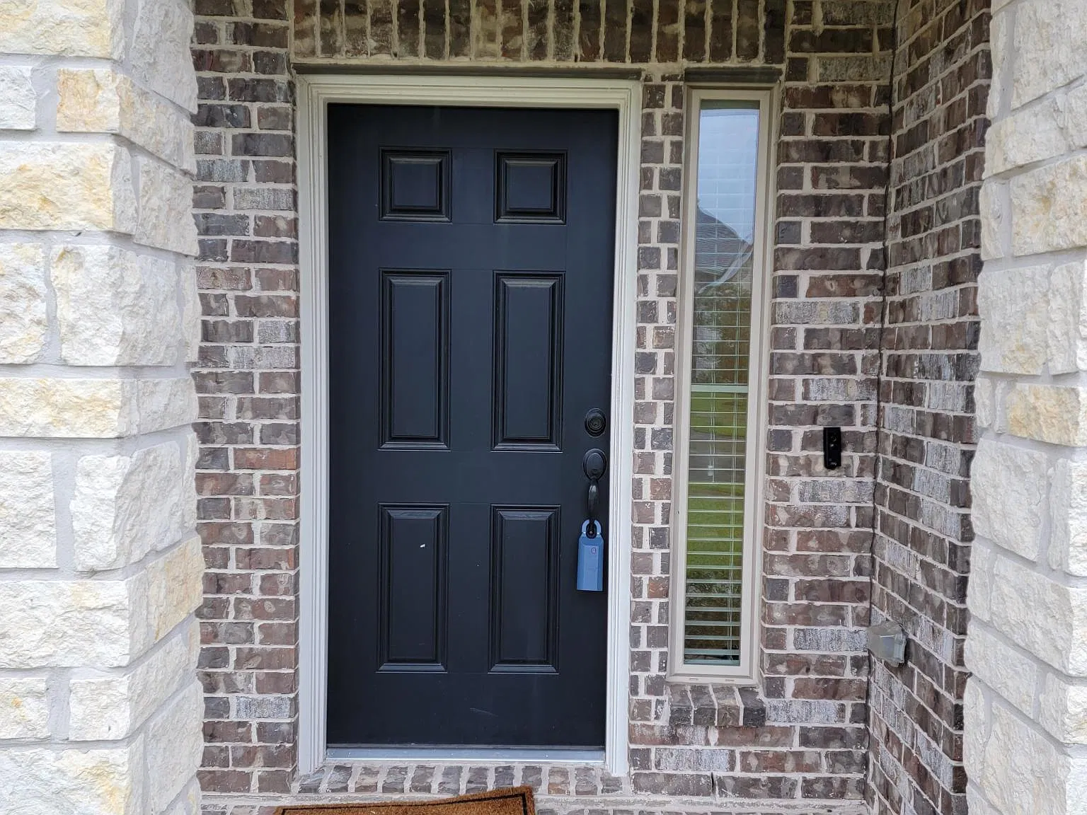 3 bed, 2242 sqft, $2,600 — Photo 2
