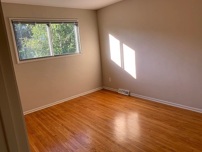 Winnipeg Apartment for rent - 3 Bedrooms — photo 3
