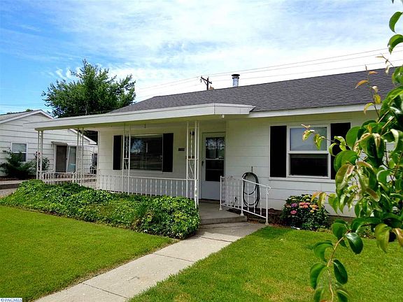 4th image of 1109 Acacia Ave