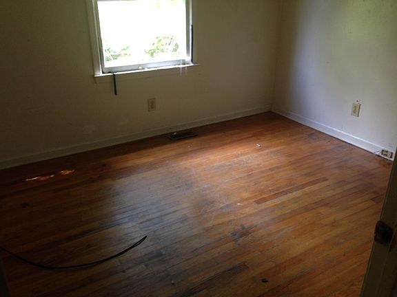 4th image of 419 Boyd St