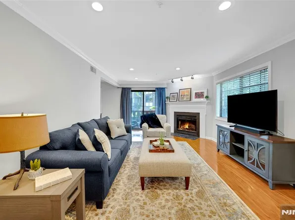 3404 Whittier Ct, Mahwah, NJ 07430