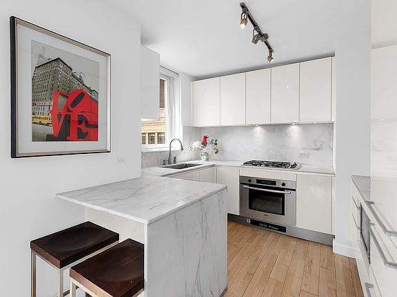 5th image of 322 W 57th St APT 23B
