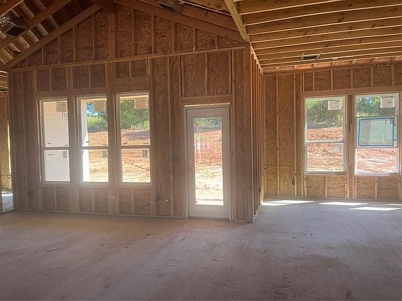 4th image of 2428 Creekview Trl