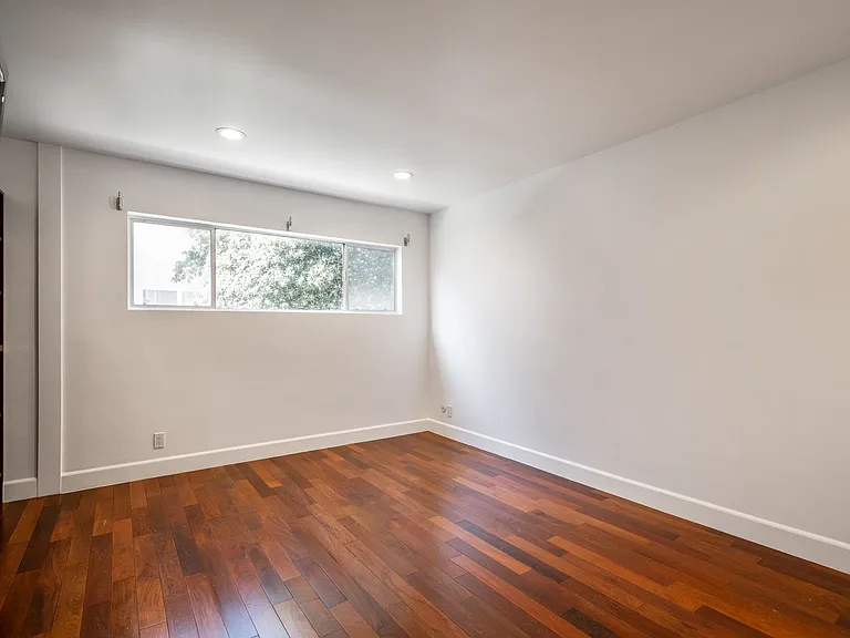 1380 W 9th St — Photo 41