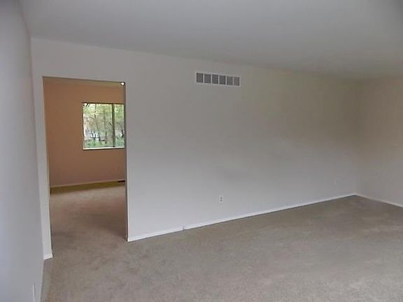 2nd image of 3949 Oak Dr
