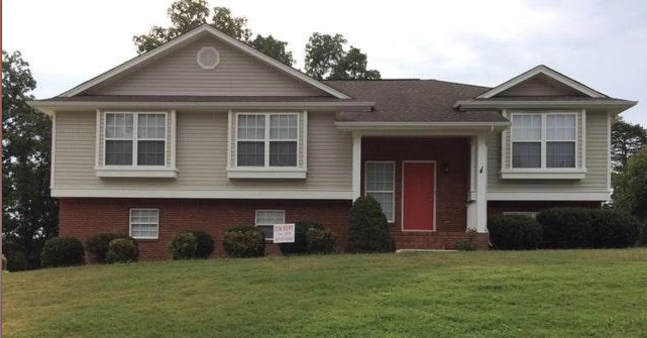 5 bed, 1900 sqft, $2,195 — Photo 1