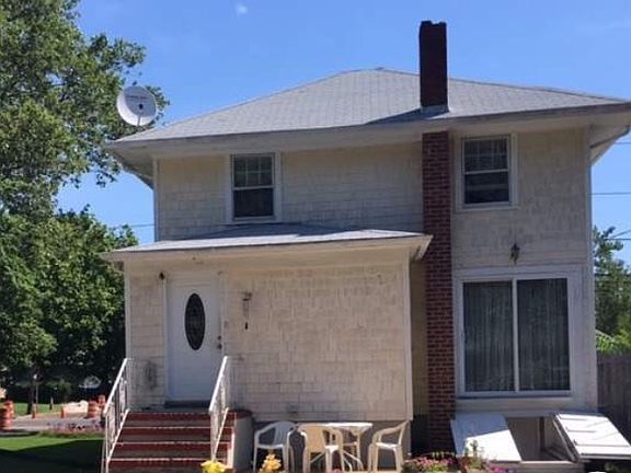 2nd image of 919 Roanoke Ave