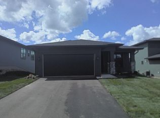 5545 Welter Way, Chaska, MN 55318
