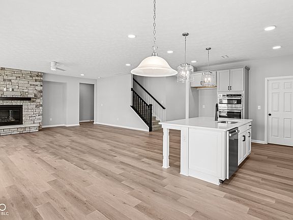 5th image of 4947 Amber Crest Dr