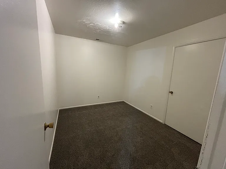 183 S 880 E #183 — Photo 6