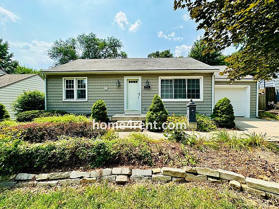 2nd image of 7942 Belleview Ave