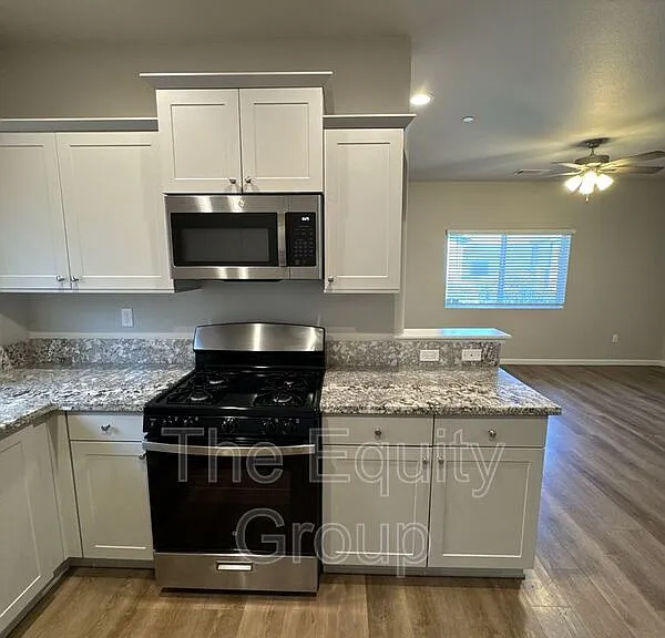 514 S Summit St #103 — Photo 5
