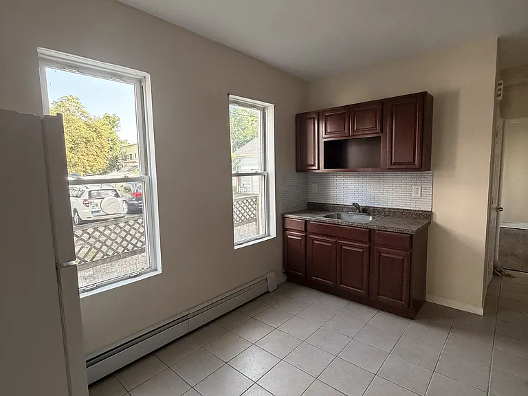 373-375 Blatchley Ave #1A — Photo 1