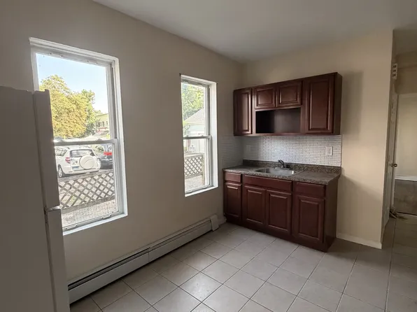 373-375 Blatchley Ave, New Haven, CT