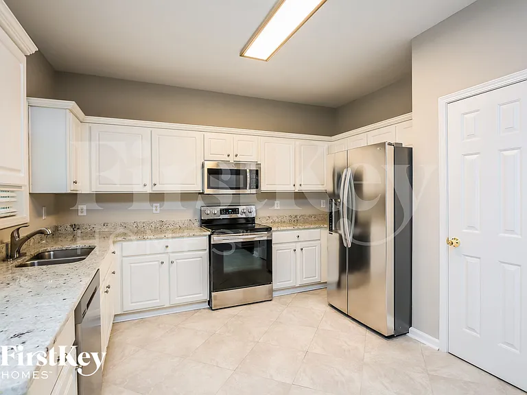 2410 Kirkstone Dr — Photo 7