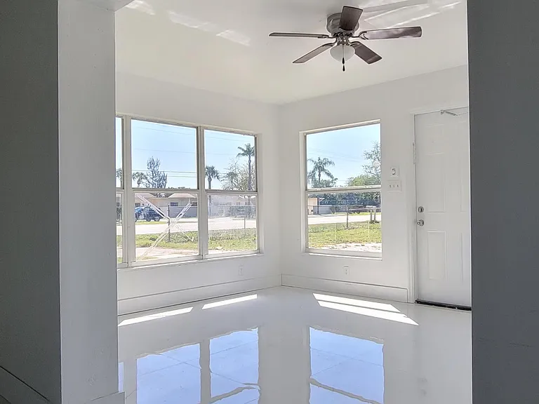 615 Joel Blvd #A — Photo 2