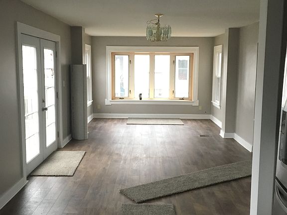 Kitchen/sunroom 