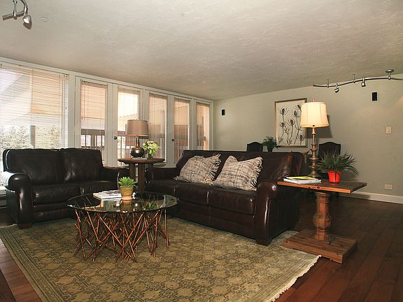 4th image of 710 W Lionshead Cir #203