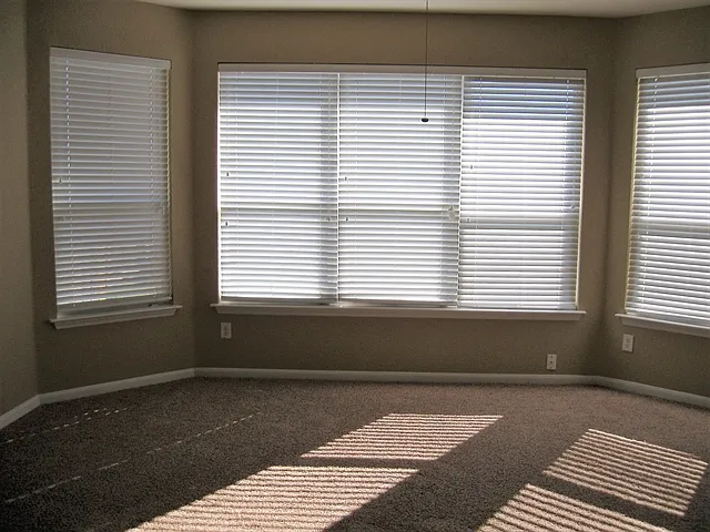 4 bed, 2.0 bath, 2221 sqft, $2,370 — Photo 4