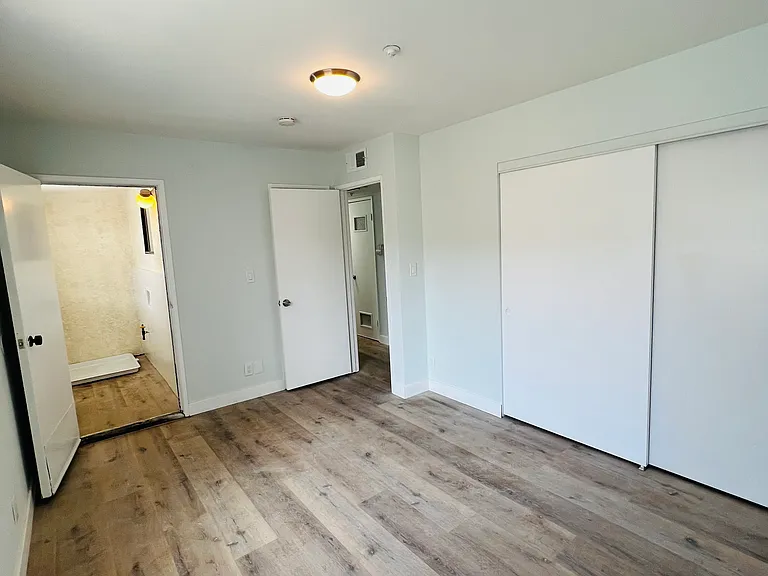 327 La France Ave #E — Photo 14