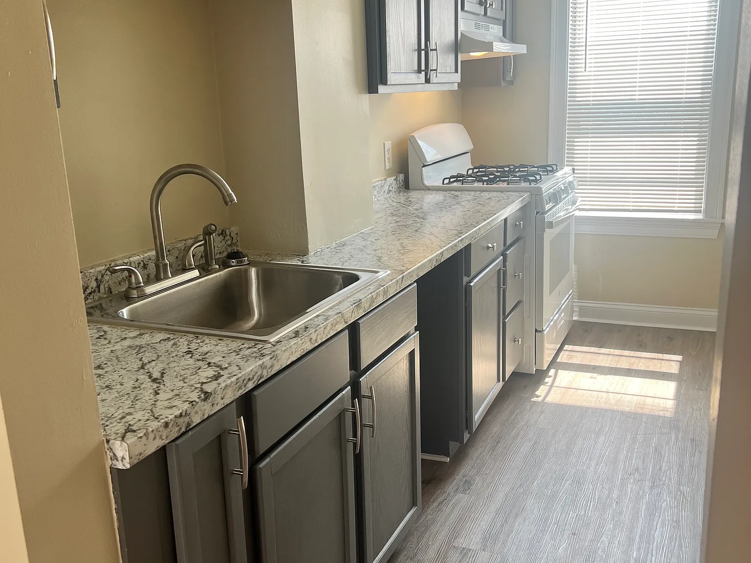 4 bed, 1250 sqft, $2,800 — Photo 1