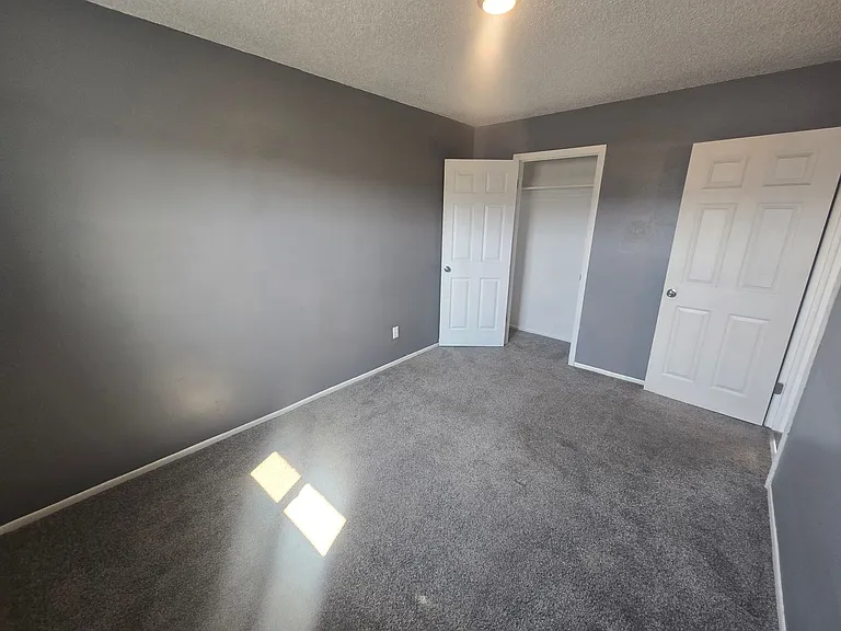 984 E Saxony Dr — Photo 30