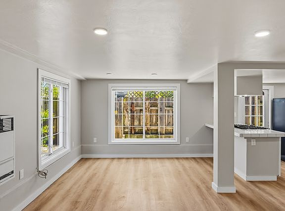 4th image of 207 Alder St #C