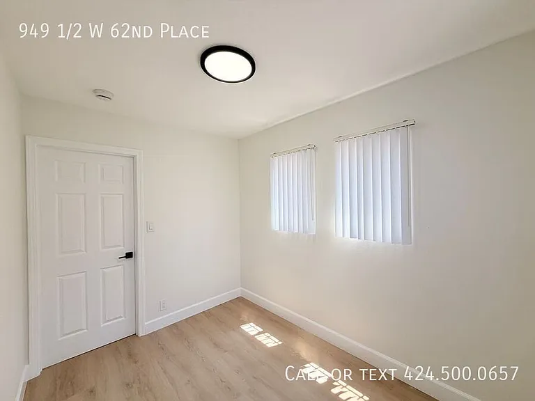 949 1/2 W 62nd Pl — Photo 11