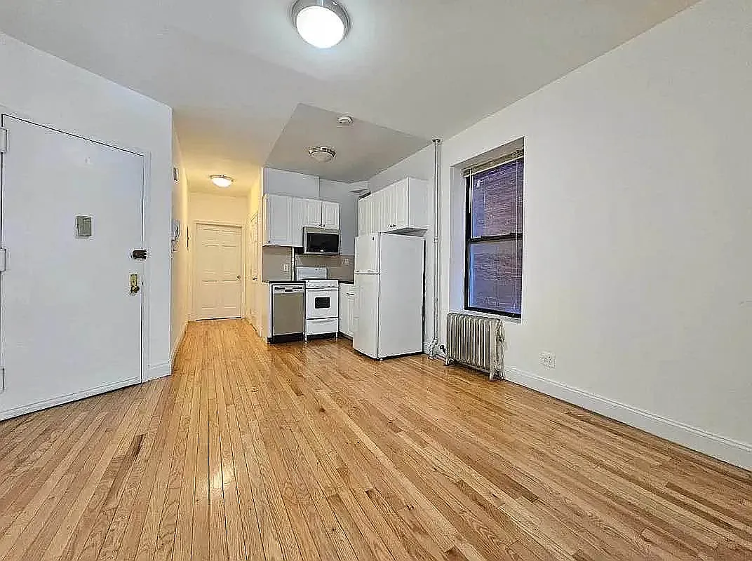111 East 7th Street — Photo 2