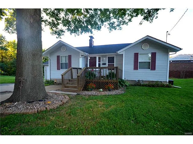 1203 Powell Ave photo 1